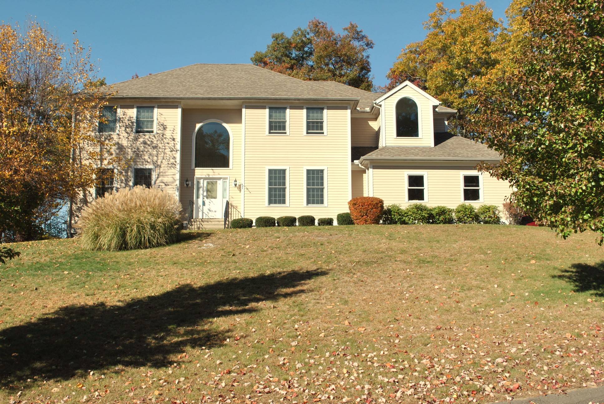 1 Abbey Lane, Newtown, CT Just Listed